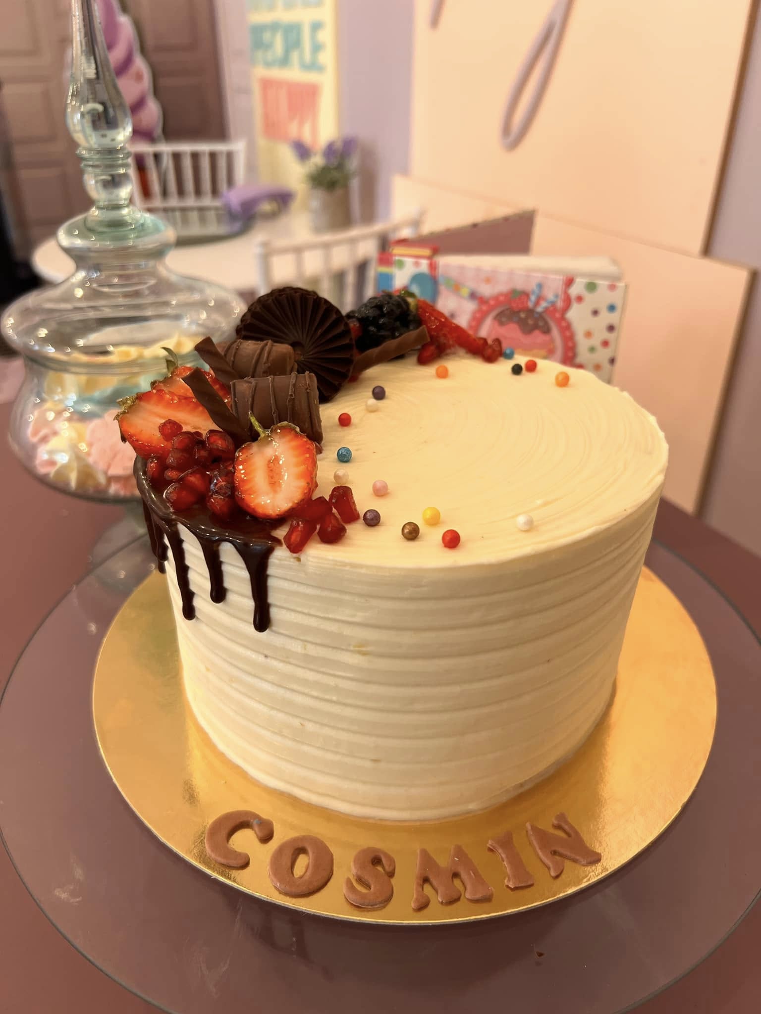tort personalizat Briosa Mov (12)