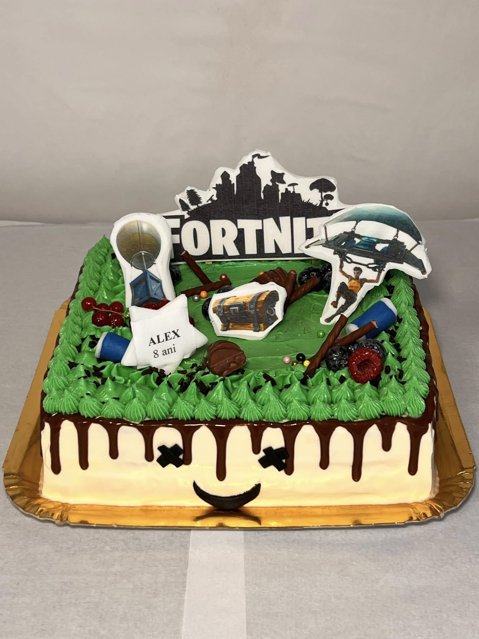 tort personalizat Briosa Mov (14)